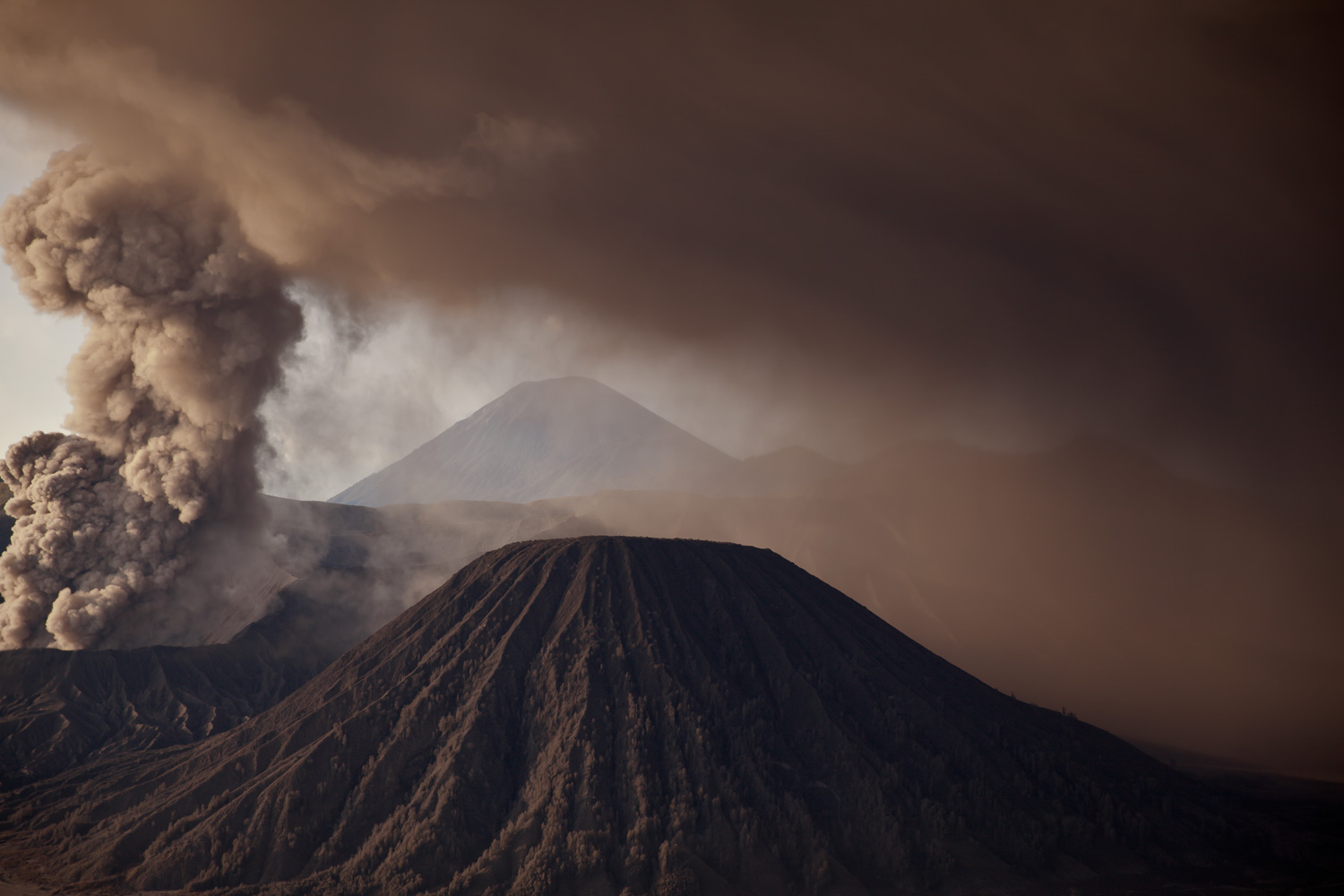 Mount Bromo  volcano  eruption  Gerd Hoffmann Photography