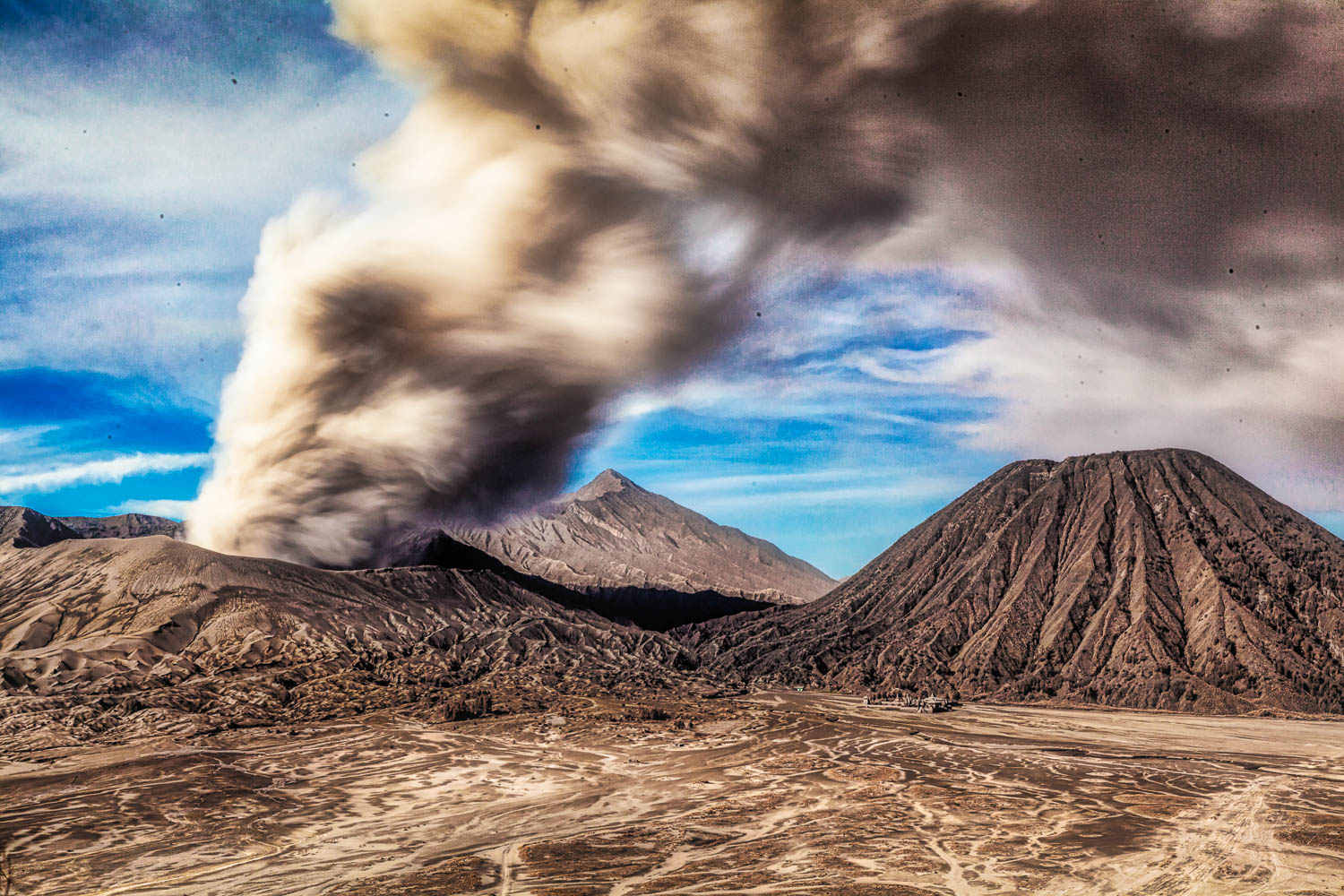 Mount Bromo  volcano eruption  Gerd Hoffmann Photography
