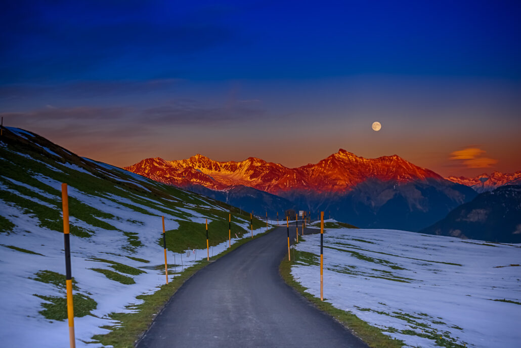 Moon raise in the Alps
